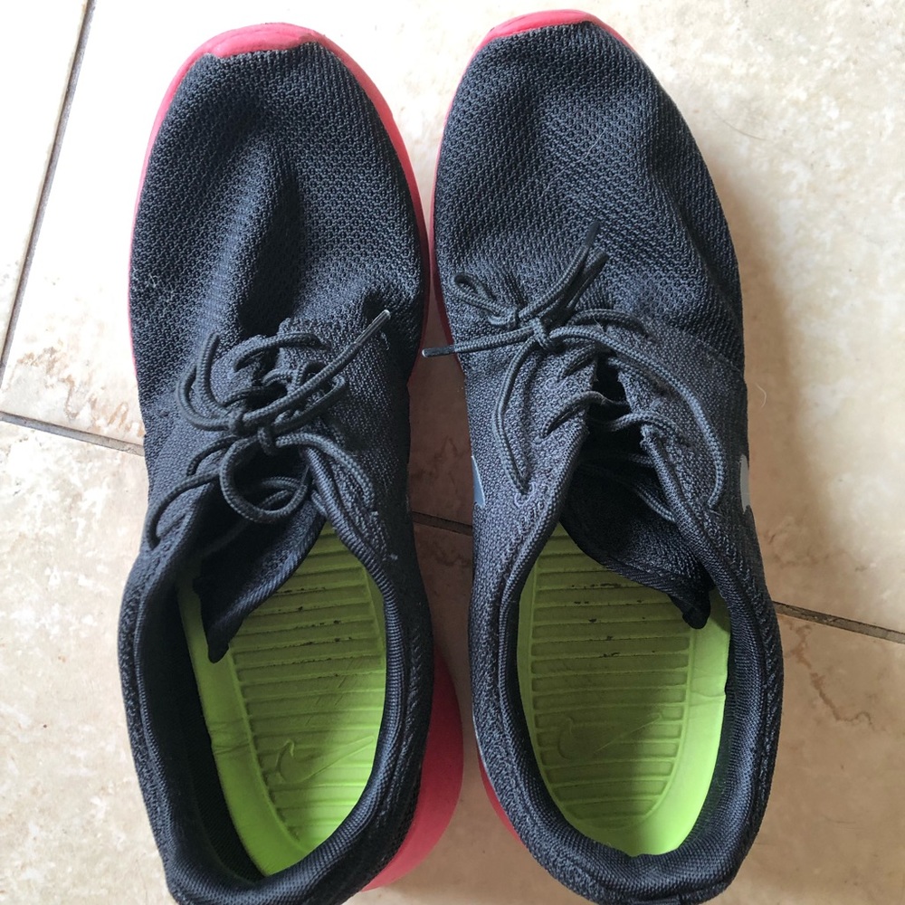 Men’s Nike roshe sneaker